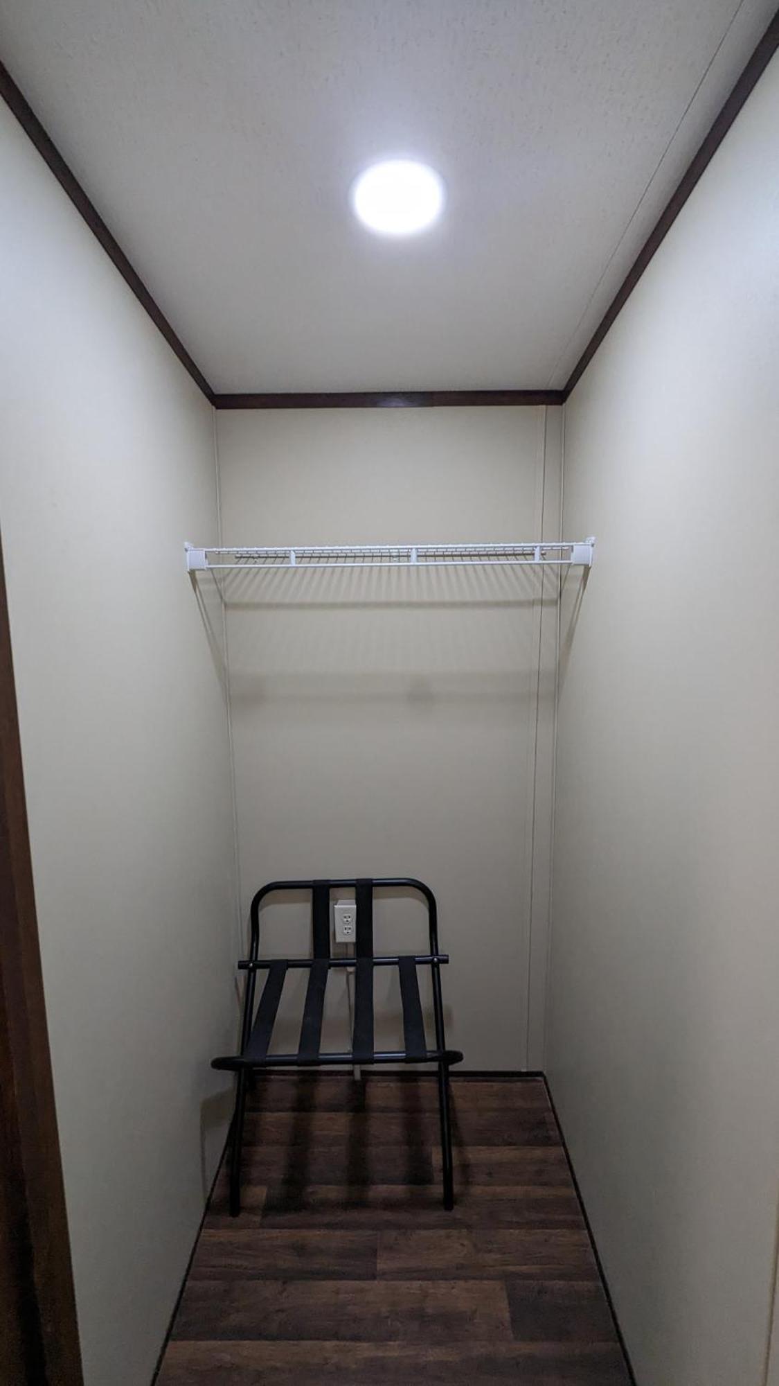 Hillcrest Inn & Suites אוזונה מראה חיצוני תמונה
