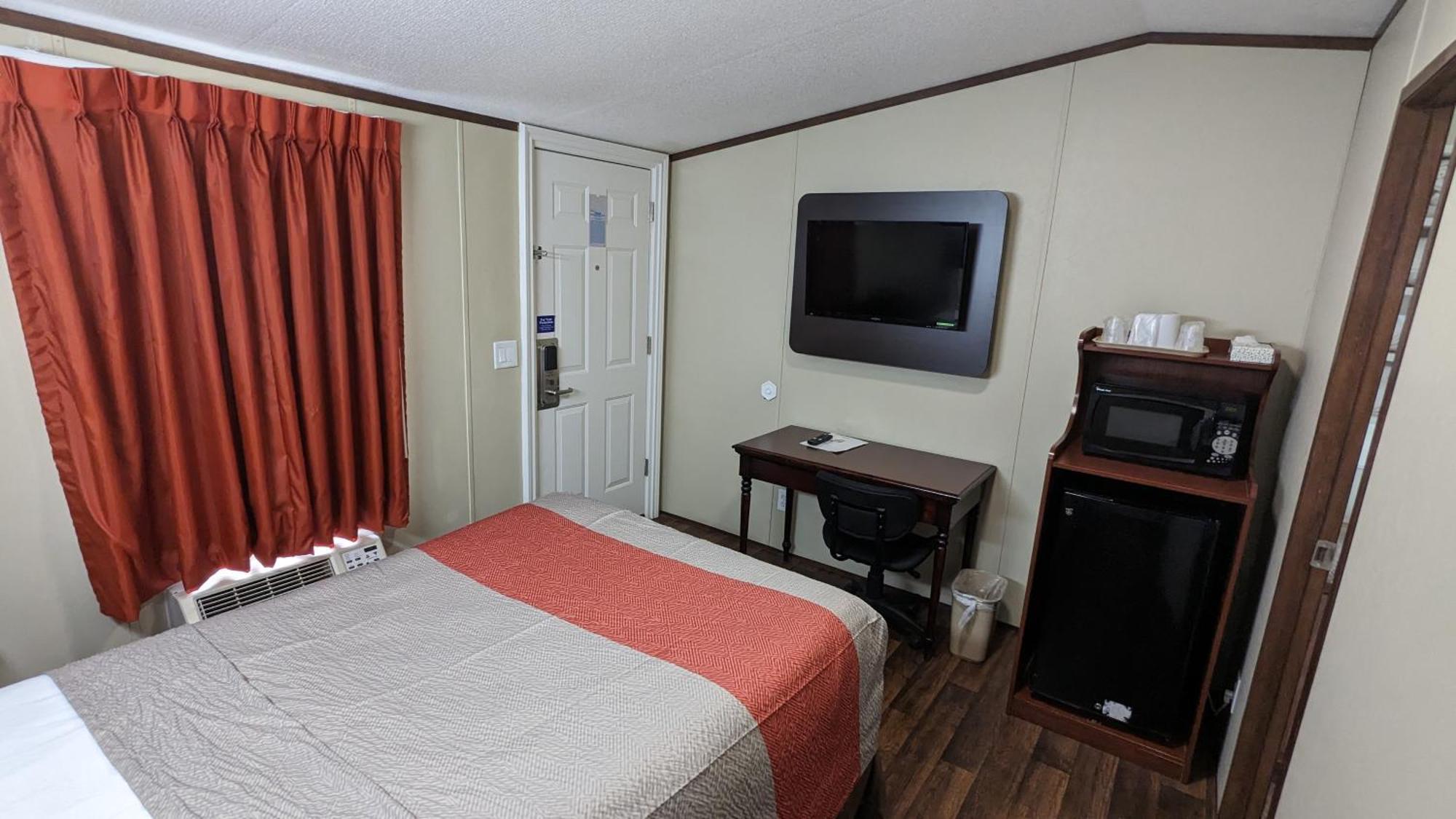 Hillcrest Inn & Suites אוזונה מראה חיצוני תמונה